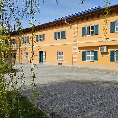 White Flat By Grazrentals With Cool Location & Free Parking Ngoại thất bức ảnh
