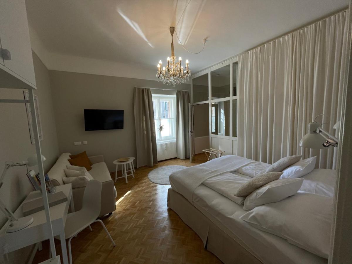 White Flat By Grazrentals With Cool Location & Free Parking Ngoại thất bức ảnh