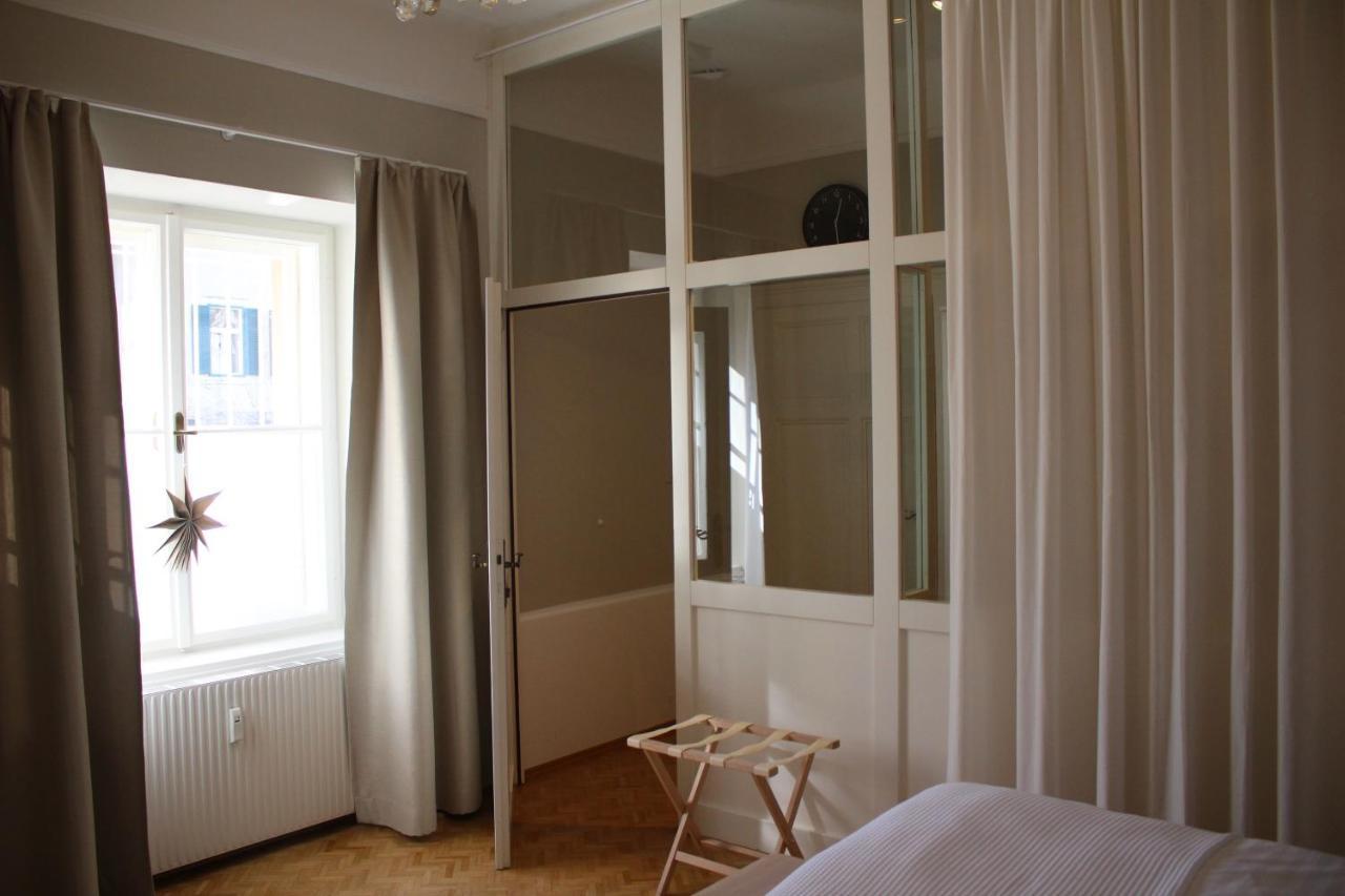 White Flat By Grazrentals With Cool Location & Free Parking Ngoại thất bức ảnh