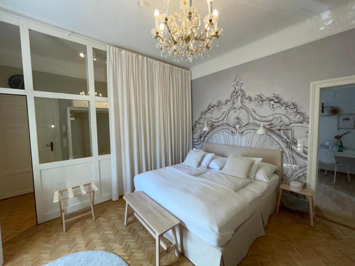 White Flat By Grazrentals With Cool Location & Free Parking Ngoại thất bức ảnh