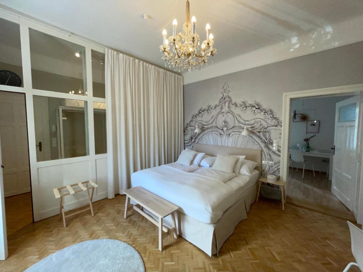 White Flat By Grazrentals With Cool Location & Free Parking Ngoại thất bức ảnh