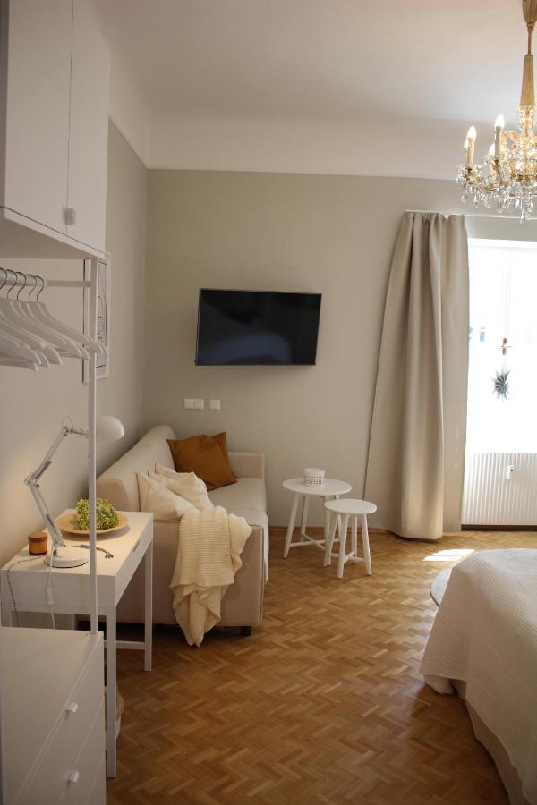 White Flat By Grazrentals With Cool Location & Free Parking Ngoại thất bức ảnh