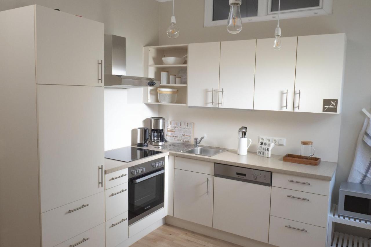 White Flat By Grazrentals With Cool Location & Free Parking Ngoại thất bức ảnh