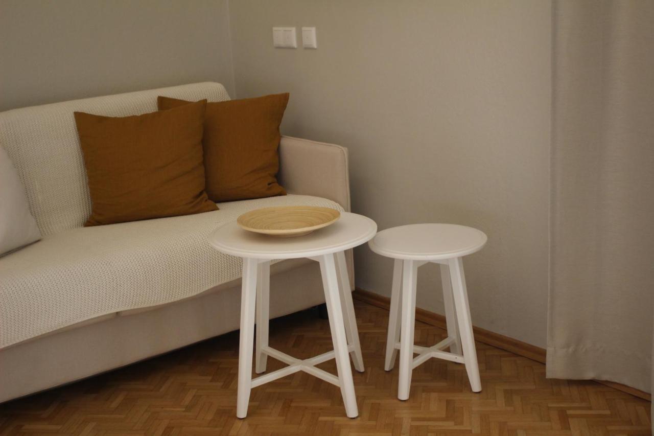 White Flat By Grazrentals With Cool Location & Free Parking Ngoại thất bức ảnh
