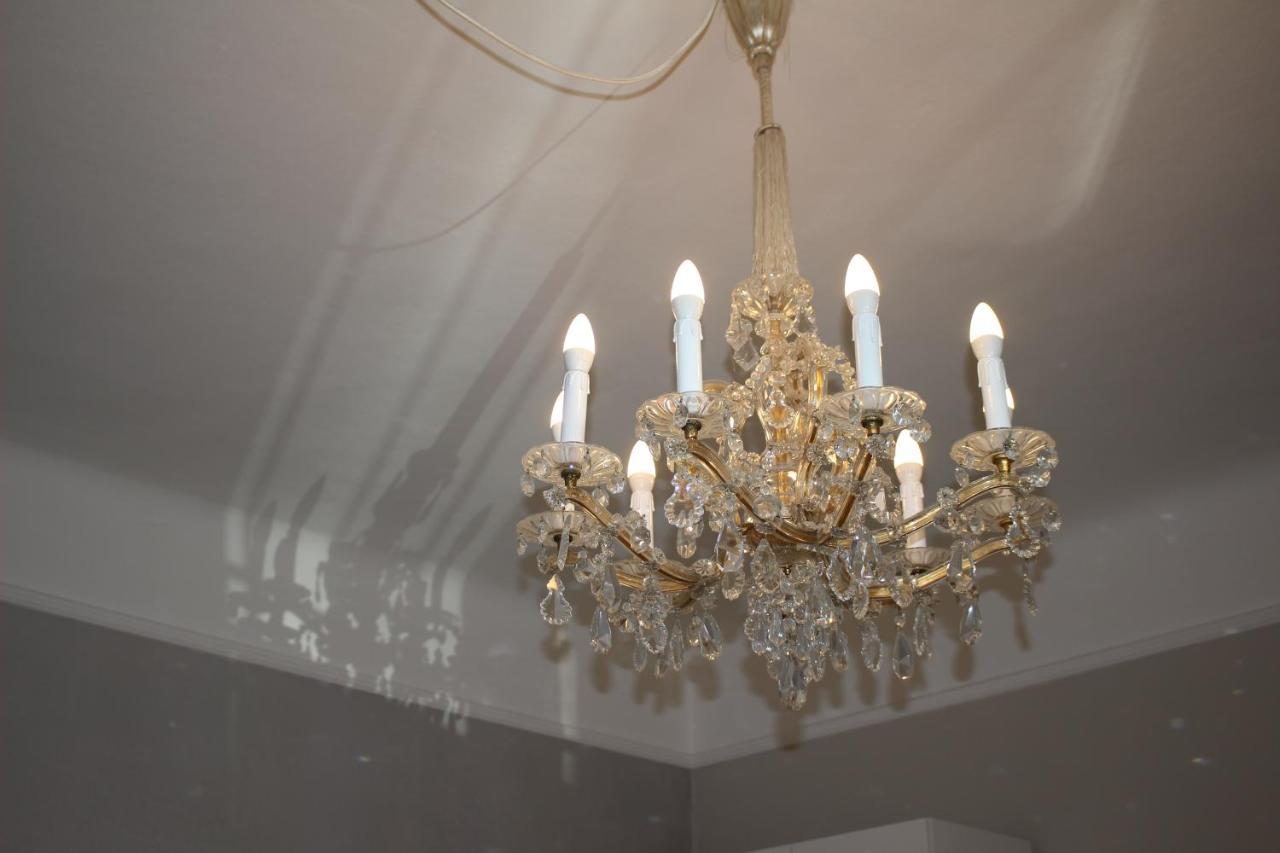 White Flat By Grazrentals With Cool Location & Free Parking Ngoại thất bức ảnh