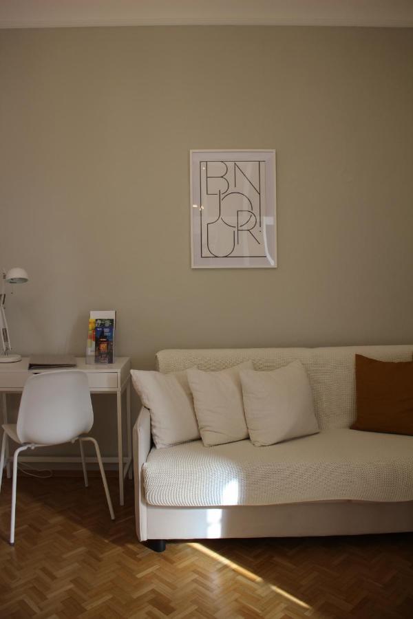 White Flat By Grazrentals With Cool Location & Free Parking Ngoại thất bức ảnh
